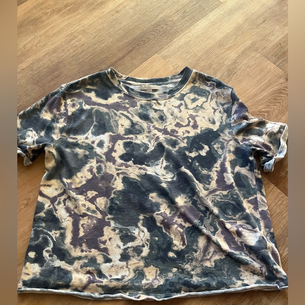 Wonderly Tye Dye short sleeve crop shirt.